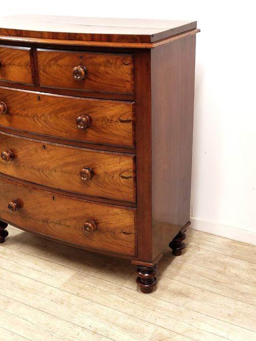 ANTIQUE VICTORIAN MAHOGANY BOW FRONT CHEST OF DRAWERS - ADDITIONAL PHOTO 7