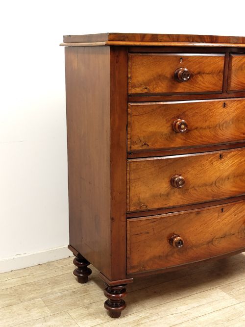 ANTIQUE VICTORIAN MAHOGANY BOW FRONT CHEST OF DRAWERS - ADDITIONAL PHOTO 8