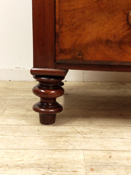 ANTIQUE VICTORIAN MAHOGANY BOW FRONT CHEST OF DRAWERS - ADDITIONAL PHOTO 9