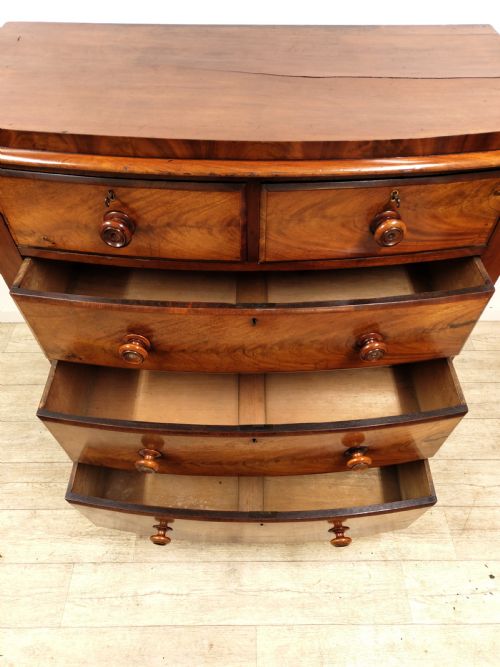 ANTIQUE VICTORIAN MAHOGANY BOW FRONT CHEST OF DRAWERS - ADDITIONAL PHOTO 10