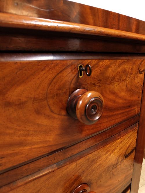 ANTIQUE VICTORIAN MAHOGANY BOW FRONT CHEST OF DRAWERS - ADDITIONAL PHOTO 12
