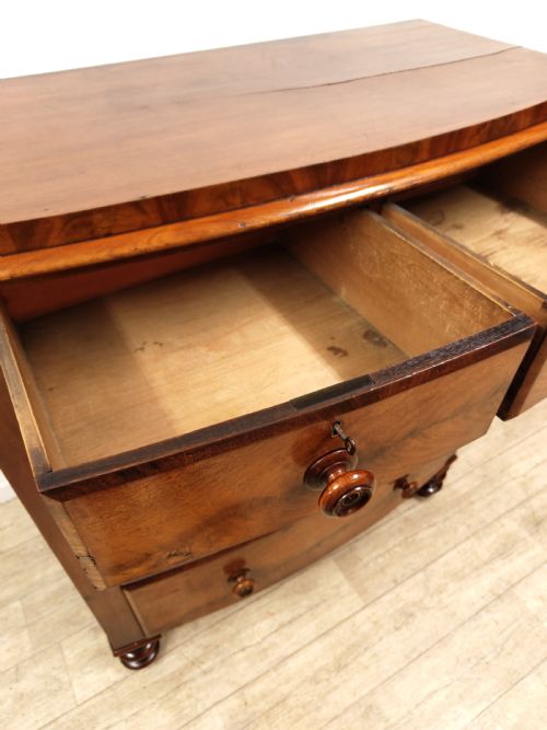 ANTIQUE VICTORIAN MAHOGANY BOW FRONT CHEST OF DRAWERS - ADDITIONAL PHOTO 13