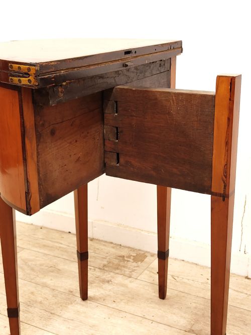 ANTIQUE LATE 18TH CENTURY SATINWOOD FOLD OVER DEMI LUNE GAMES TABLE - ADDITIONAL PHOTO 4