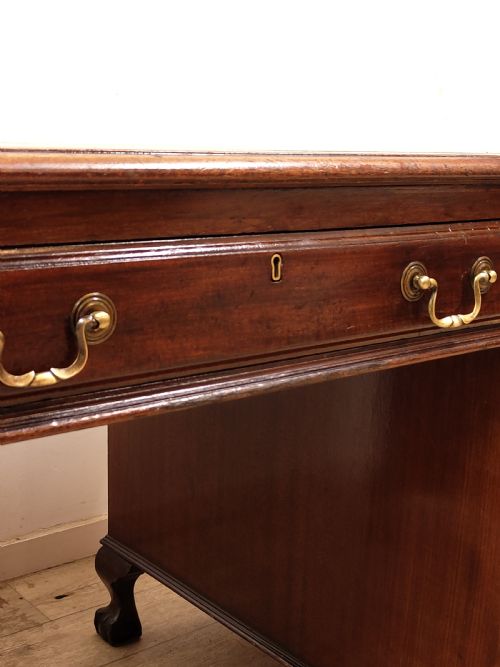 ANTIQUE EDWARDIAN CHIPPENDALE STYLE SOLID WALNUT LEATHER TOP PEDESTAL DESK - ADDITIONAL PHOTO 18