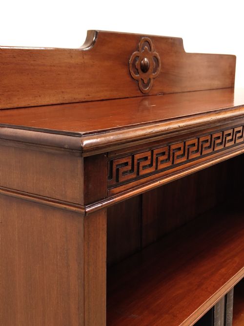SMALL ANTIQUE EDWARDIAN SOLID MAHOGANY ADJUSTABLE OPEN BOOKCASE - ADDITIONAL PHOTO 3