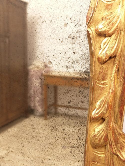 ANTIQUE DISTRESSED LATE 18TH CENTURY MERCURY PLATE GILTWOOD MIRROR - ADDITIONAL PHOTO 1