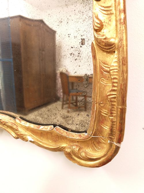 ANTIQUE DISTRESSED LATE 18TH CENTURY MERCURY PLATE GILTWOOD MIRROR - ADDITIONAL PHOTO 2