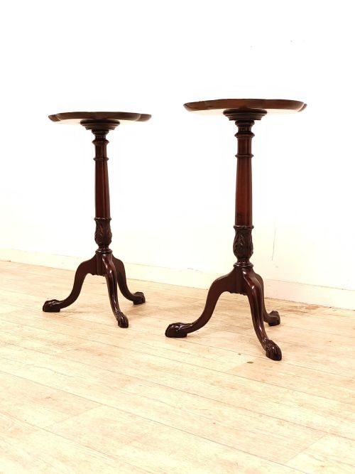 A FINE AND VERY RARE PAIR OF 19TH CENTURY SOLID MAHOGANY WINE KETTLE TABLES WITH SCALLOPED TOPS - ADDITIONAL PHOTO 6