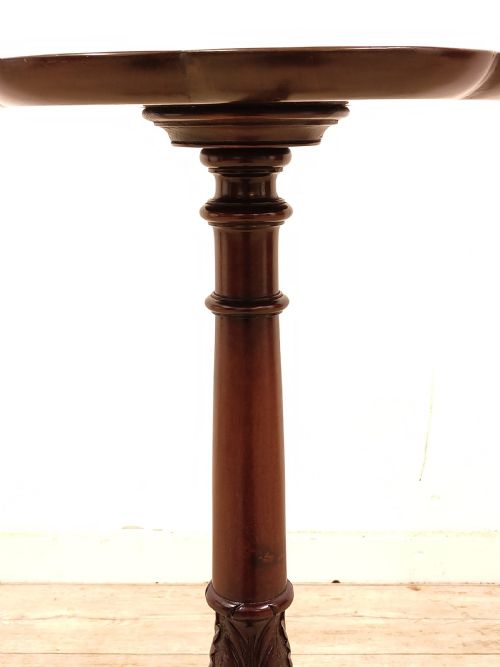 A FINE AND VERY RARE PAIR OF 19TH CENTURY SOLID MAHOGANY WINE KETTLE TABLES WITH SCALLOPED TOPS - ADDITIONAL PHOTO 9
