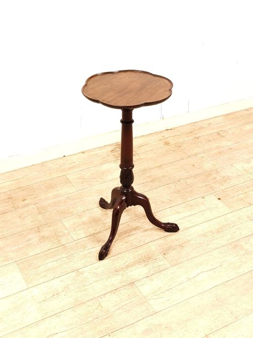 A FINE AND VERY RARE PAIR OF 19TH CENTURY SOLID MAHOGANY WINE KETTLE TABLES WITH SCALLOPED TOPS - ADDITIONAL PHOTO 16