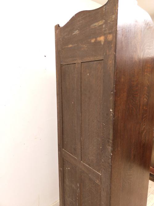 ANTIQUE SOLID CARVED OAK GEOMETRIC SINGLE HALL WARDROBE ARMOIRE COMPACTUM - ADDITIONAL PHOTO 1
