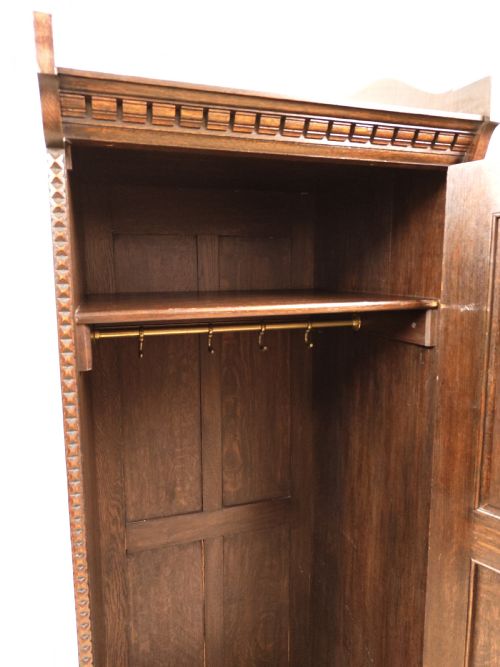 ANTIQUE SOLID CARVED OAK GEOMETRIC SINGLE HALL WARDROBE ARMOIRE COMPACTUM - ADDITIONAL PHOTO 4