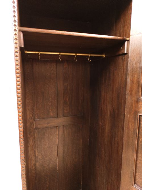 ANTIQUE SOLID CARVED OAK GEOMETRIC SINGLE HALL WARDROBE ARMOIRE COMPACTUM - ADDITIONAL PHOTO 5