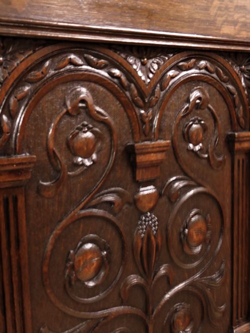 ANTIQUE SOLID CARVED OAK GEOMETRIC SINGLE HALL WARDROBE ARMOIRE COMPACTUM - ADDITIONAL PHOTO 7
