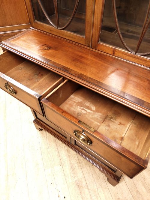 ANTIQUE EDWARDIAN MAHOGANY ASTRAGAL GLAZED ADJUSTABLE BOOKCASE ON CUPBOARD - ADDITIONAL PHOTO 15
