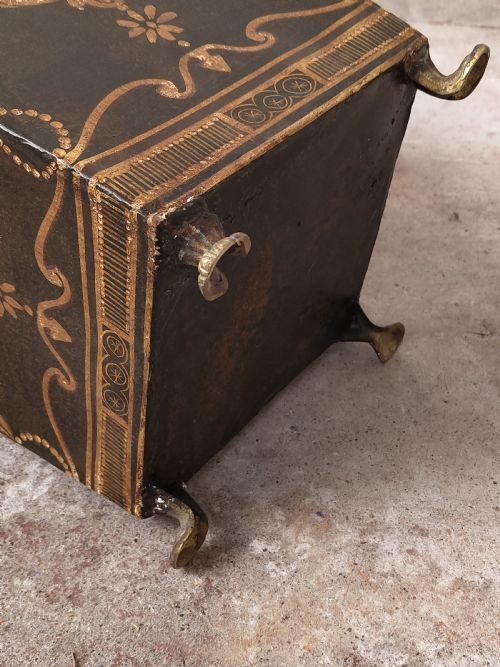 A TRIO OF THREE GRADUATING 1920S REGENCY STYLE TOLEWARE JARDINIERE PLANTERS - ADDITIONAL PHOTO 5
