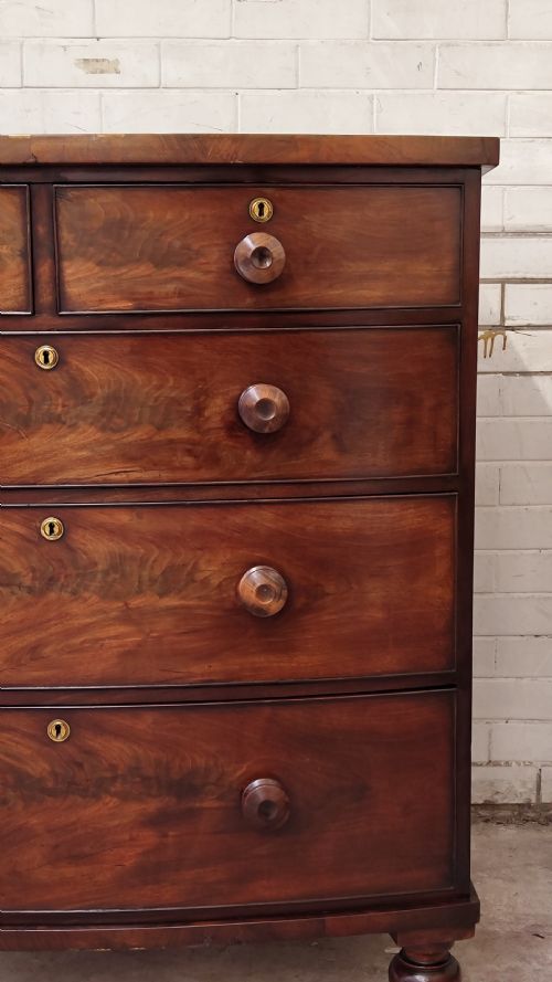 ANTIQUE VICTORIAN FLAME MAHOGANY BOW FRONT CHEST OF DRAWERS - ADDITIONAL PHOTO 3