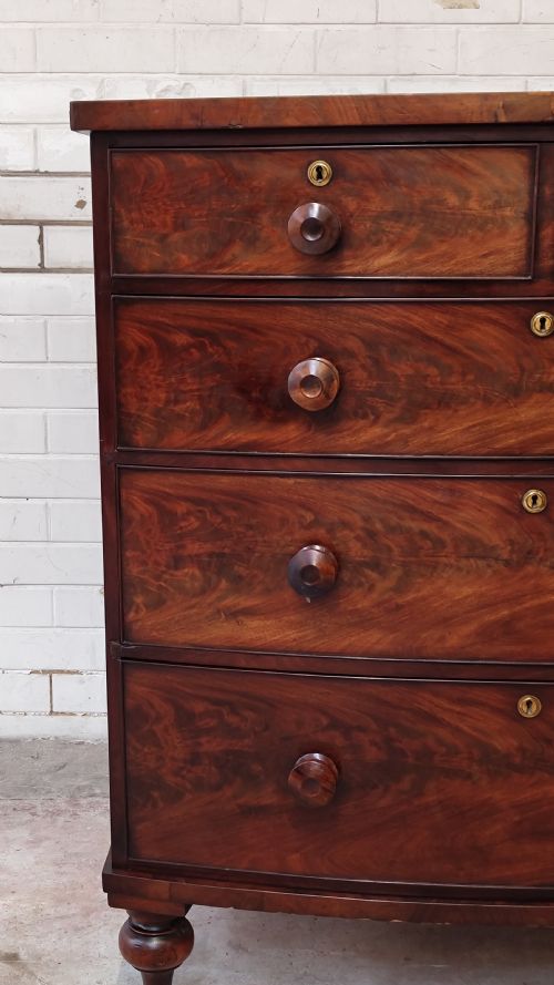 ANTIQUE VICTORIAN FLAME MAHOGANY BOW FRONT CHEST OF DRAWERS - ADDITIONAL PHOTO 1
