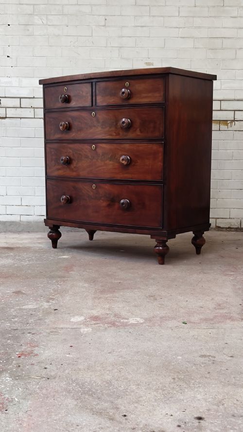 antique victorian flame mahogany bow front chest of drawers - CATEGORY: ANTIQUE CHEST OF DRAWERS - DATED VICTORIAN