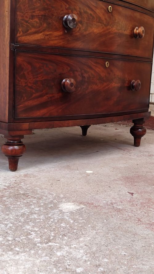 ANTIQUE VICTORIAN FLAME MAHOGANY BOW FRONT CHEST OF DRAWERS - ADDITIONAL PHOTO 4