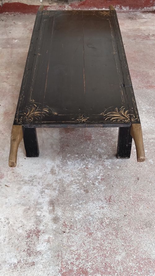 ANTIQUE VICTORIAN PINE EBONISED AND GILDED PIG STRETCHER COFFEE TABLE - ADDITIONAL PHOTO 4