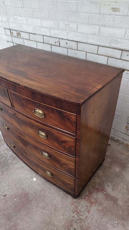 ANTIQUE GEORGIAN MAHOGANY BOW FRONT CHEST OF DRAWERS - ADDITIONAL PHOTO 4