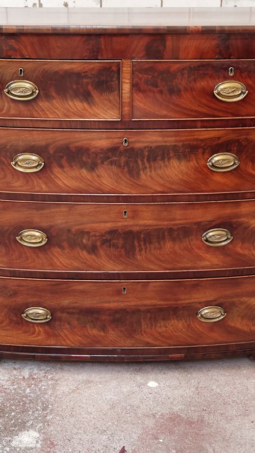 ANTIQUE GEORGIAN MAHOGANY BOW FRONT CHEST OF DRAWERS - ADDITIONAL PHOTO 1