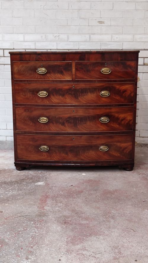 ANTIQUE GEORGIAN MAHOGANY BOW FRONT CHEST OF DRAWERS - ADDITIONAL PHOTO 3
