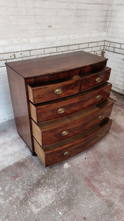 ANTIQUE GEORGIAN MAHOGANY BOW FRONT CHEST OF DRAWERS - ADDITIONAL PHOTO 5