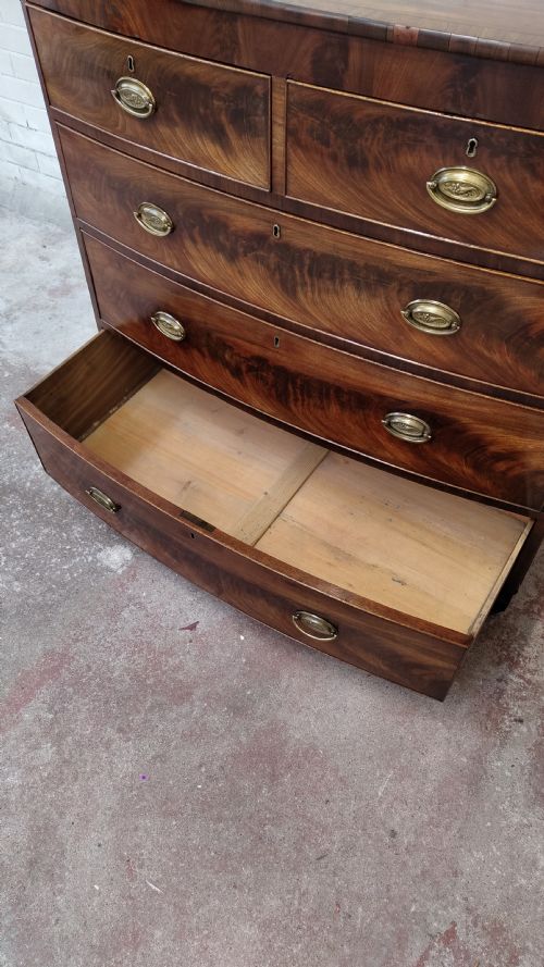 ANTIQUE GEORGIAN MAHOGANY BOW FRONT CHEST OF DRAWERS - ADDITIONAL PHOTO 7