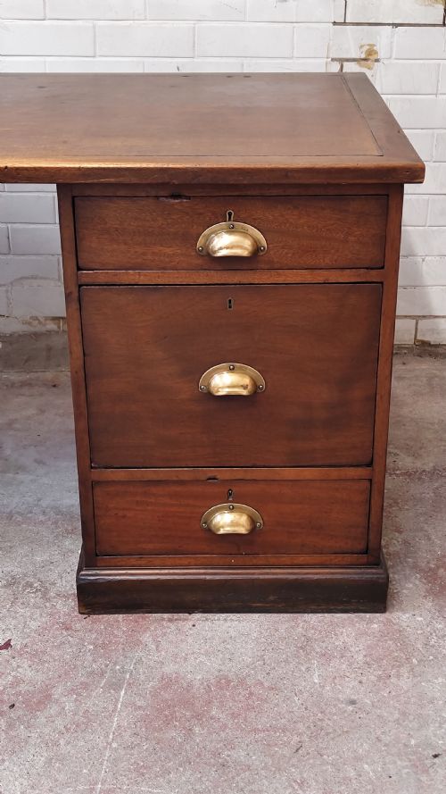 ANTIQUE SOLID OAK EX GOVERNMENT LEATHER TOP PEDESTAL DESK - ADDITIONAL PHOTO 1