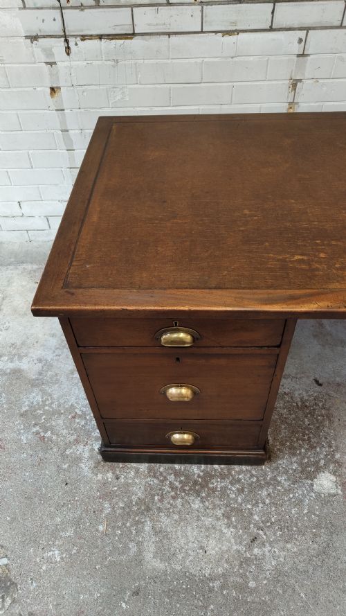 ANTIQUE SOLID OAK EX GOVERNMENT LEATHER TOP PEDESTAL DESK - ADDITIONAL PHOTO 5