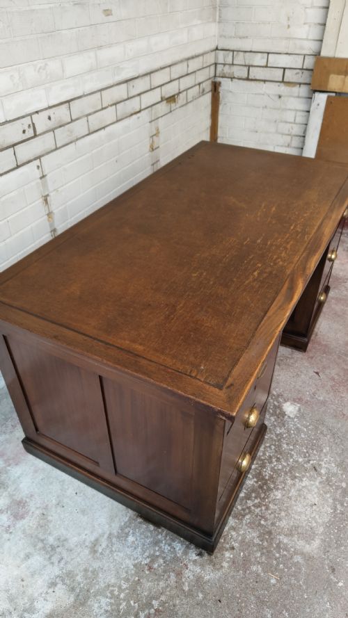 ANTIQUE SOLID OAK EX GOVERNMENT LEATHER TOP PEDESTAL DESK - ADDITIONAL PHOTO 6