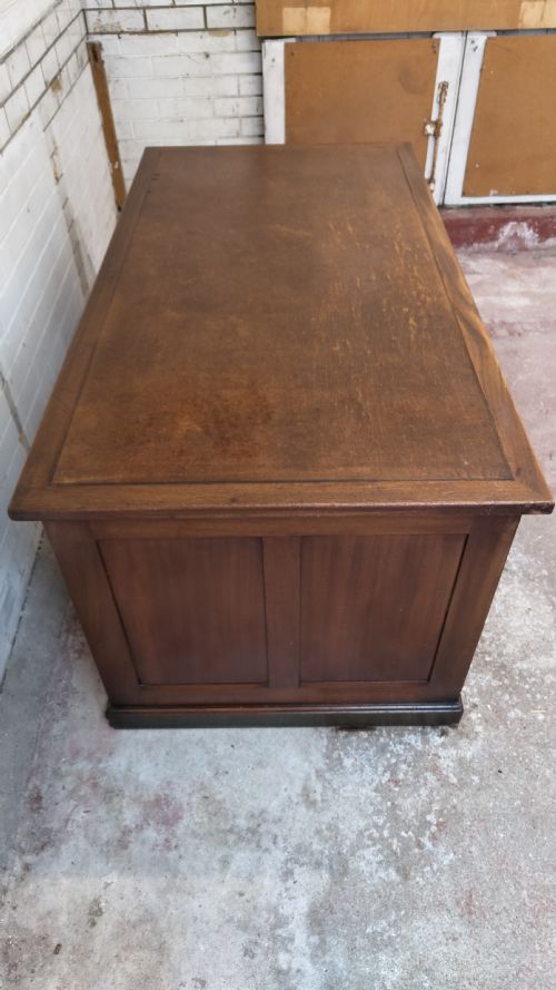 ANTIQUE SOLID OAK EX GOVERNMENT LEATHER TOP PEDESTAL DESK - ADDITIONAL PHOTO 8
