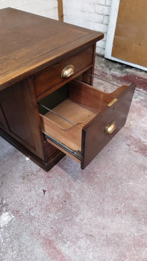 ANTIQUE SOLID OAK EX GOVERNMENT LEATHER TOP PEDESTAL DESK - ADDITIONAL PHOTO 9