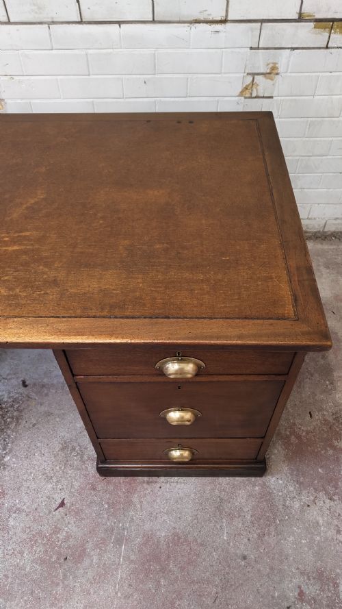 ANTIQUE SOLID OAK EX GOVERNMENT LEATHER TOP PEDESTAL DESK - ADDITIONAL PHOTO 13