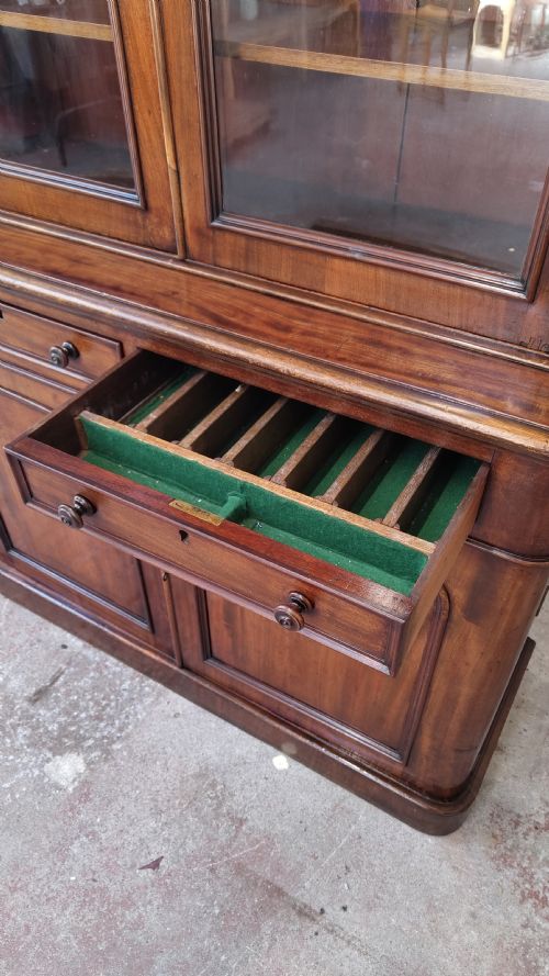 ANTIQUE VICTORIAN MAHOGANY GLAZED ADJUSTABLE BOOKCASE ON CUPBOARD - ADDITIONAL PHOTO 13