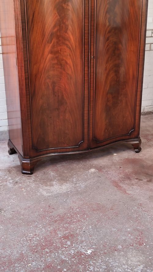 ANTIQUE EDWARDIAN SOLID MAHOGANY SERPENTINE DOUBLE WARDROBE ARMOIRE COMPACTUM - ADDITIONAL PHOTO 9