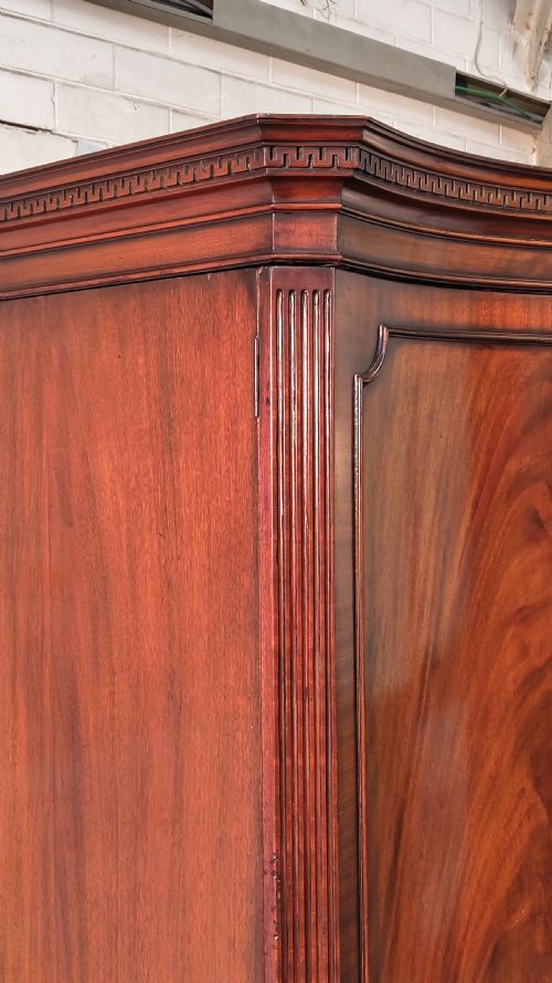 ANTIQUE EDWARDIAN SOLID MAHOGANY SERPENTINE DOUBLE WARDROBE ARMOIRE COMPACTUM - ADDITIONAL PHOTO 11