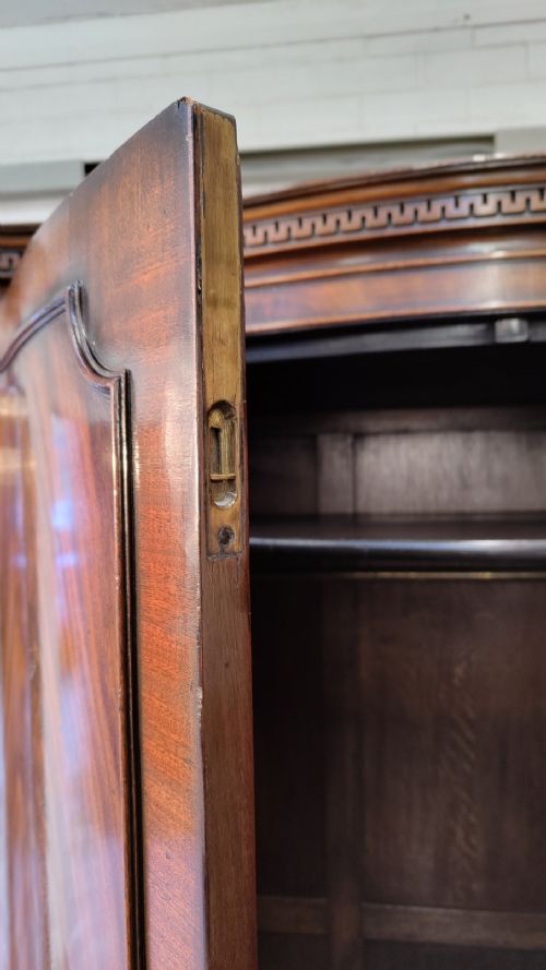 ANTIQUE EDWARDIAN SOLID MAHOGANY SERPENTINE DOUBLE WARDROBE ARMOIRE COMPACTUM - ADDITIONAL PHOTO 2