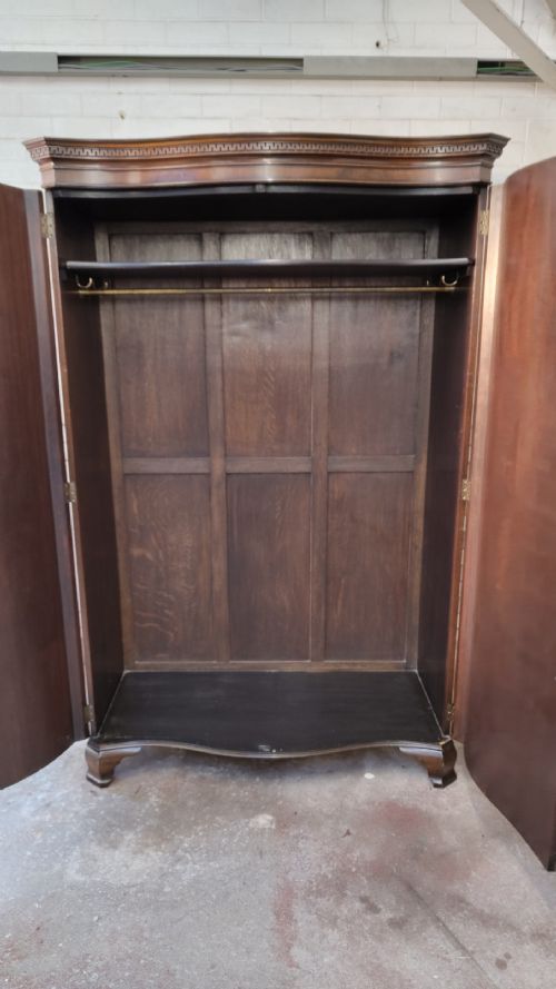 ANTIQUE EDWARDIAN SOLID MAHOGANY SERPENTINE DOUBLE WARDROBE ARMOIRE COMPACTUM - ADDITIONAL PHOTO 5