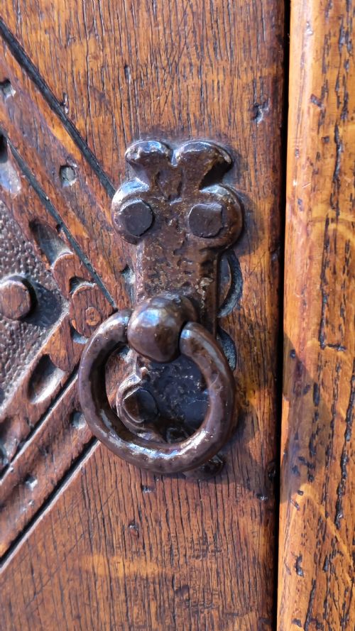 EARLY 20TH CENTURY JACOBEAN STYLE GEOMETRIC SOLID GOLDEN OAK CUPBOARD SIDEBOARD - ADDITIONAL PHOTO 8