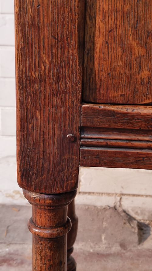 EARLY 20TH CENTURY JACOBEAN STYLE GEOMETRIC SOLID GOLDEN OAK CUPBOARD SIDEBOARD - ADDITIONAL PHOTO 10