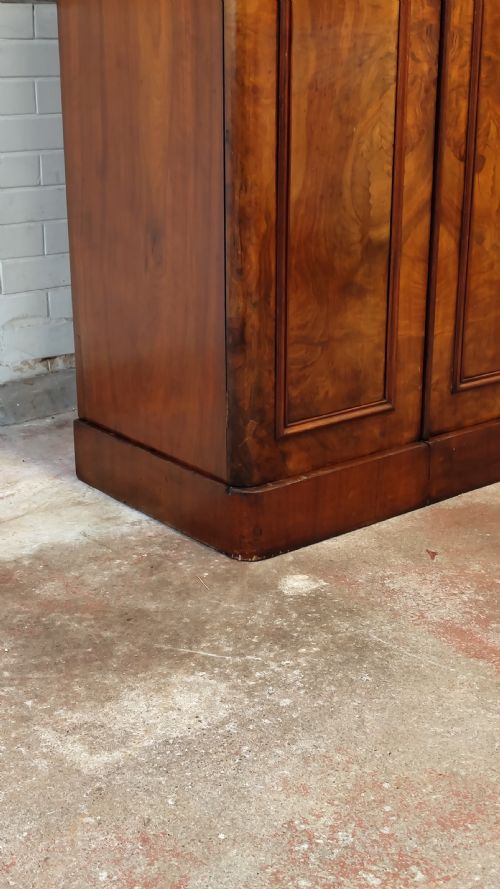 ANTIQUE VICTORIAN SOLID FLAME MAHOGANY SINGLE HALL WARDROBE ARMOIRE - ADDITIONAL PHOTO 1