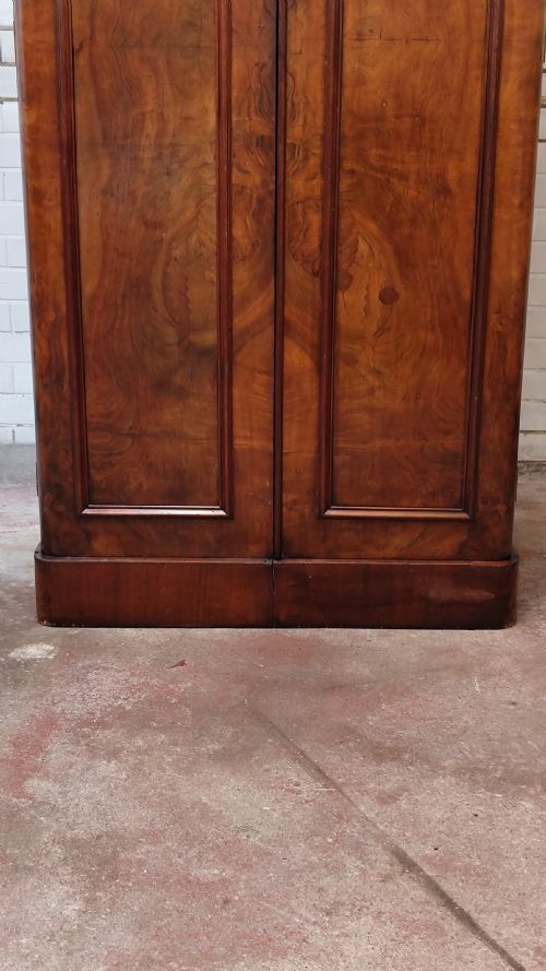 ANTIQUE VICTORIAN SOLID FLAME MAHOGANY SINGLE HALL WARDROBE ARMOIRE - ADDITIONAL PHOTO 3