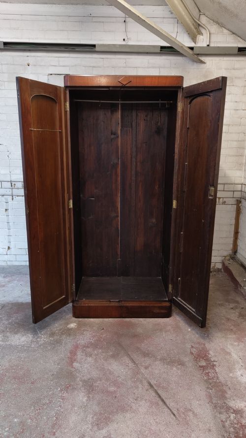 ANTIQUE VICTORIAN SOLID FLAME MAHOGANY SINGLE HALL WARDROBE ARMOIRE - ADDITIONAL PHOTO 4