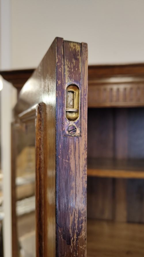 EARLY 20TH CENTURY SOLID OAK GEOMETRIC ADJUSTABLE BOOKCASE ON CUPBOARD - ADDITIONAL PHOTO 4