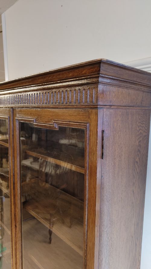 EARLY 20TH CENTURY SOLID OAK GEOMETRIC ADJUSTABLE BOOKCASE ON CUPBOARD - ADDITIONAL PHOTO 6