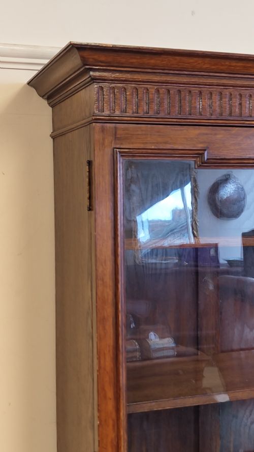 EARLY 20TH CENTURY SOLID OAK GEOMETRIC ADJUSTABLE BOOKCASE ON CUPBOARD - ADDITIONAL PHOTO 7