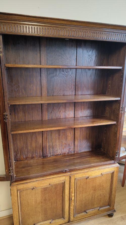 EARLY 20TH CENTURY SOLID OAK GEOMETRIC ADJUSTABLE BOOKCASE ON CUPBOARD - ADDITIONAL PHOTO 10